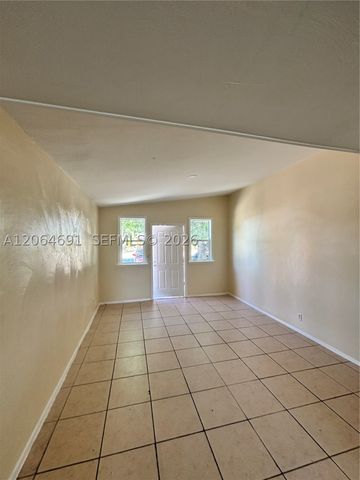 5442 Fourth Ave, Fort Myers, FL 33907