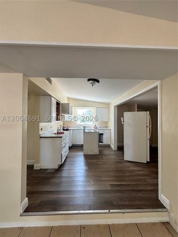5442 Fourth Ave, Fort Myers, FL 33907