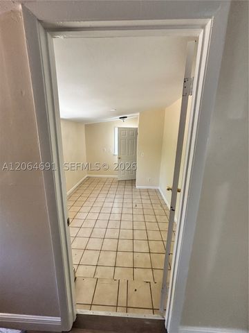 5442 Fourth Ave, Fort Myers, FL 33907