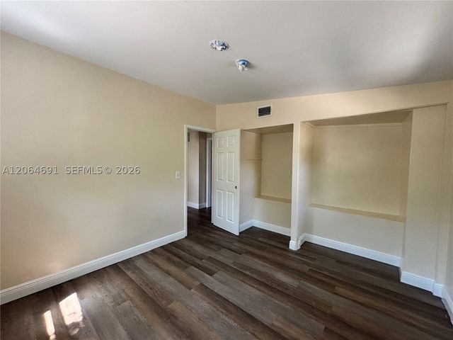 5442 Fourth Ave, Fort Myers, FL 33907
