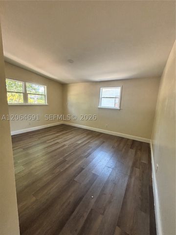 5442 Fourth Ave, Fort Myers, FL 33907