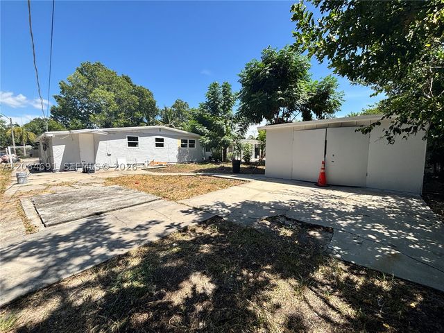 5442 Fourth Ave, Fort Myers, FL 33907
