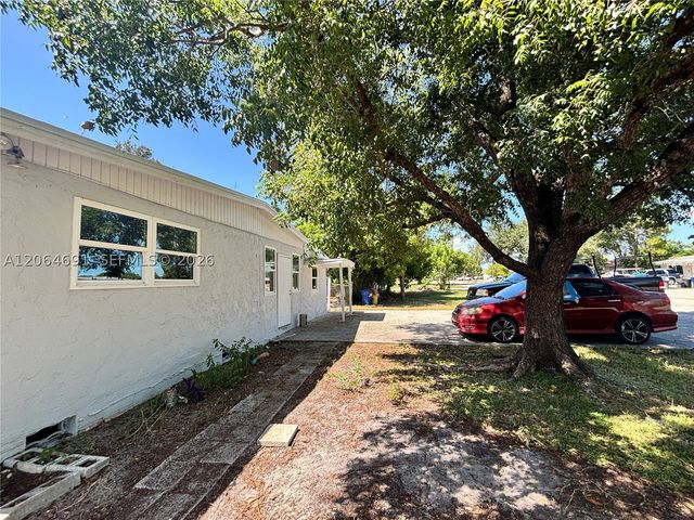 5442 Fourth Ave, Fort Myers, FL 33907