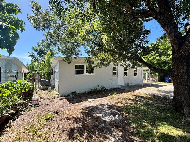 5442 Fourth Ave, Fort Myers, FL 33907