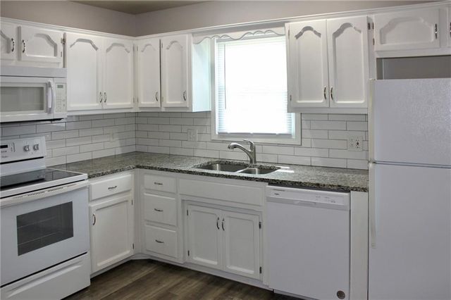 418 N Prairie Street, Liberty, MO 64068