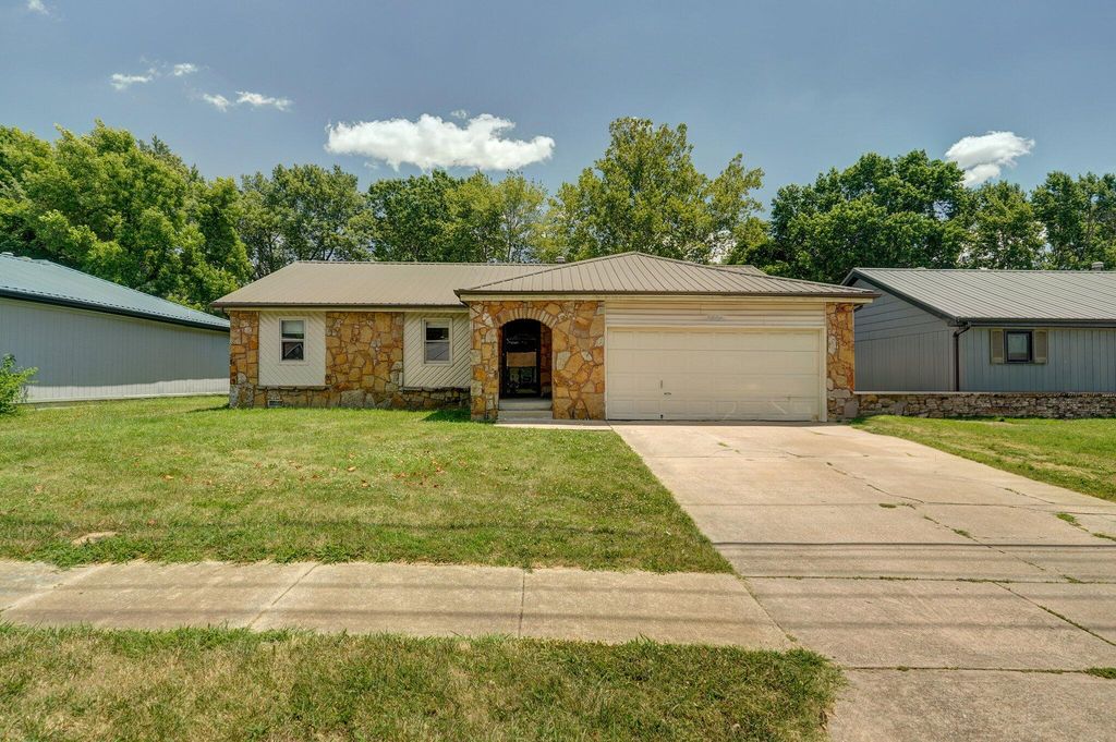2546 S Fort Avenue, Springfield, MO 65807