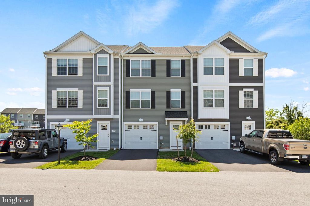 2916 HICKORYWOOD LANE, Harrisburg, PA 17110
