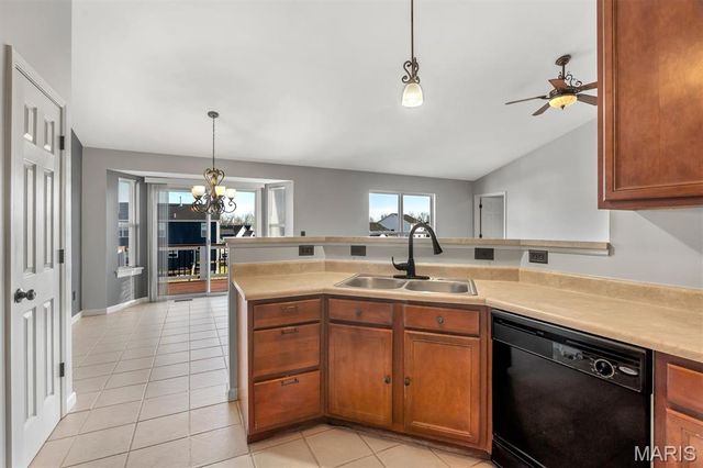 1632 Westlake Circle, Pacific, MO 63069