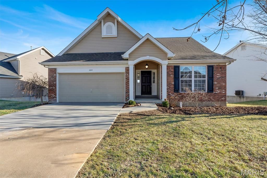 1632 Westlake Circle, Pacific, MO 63069