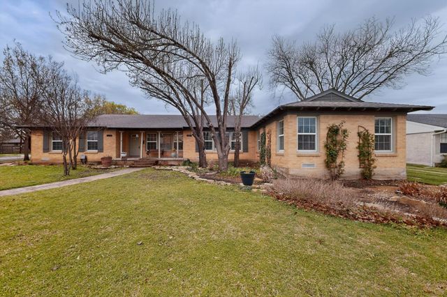 1705 Mariposa Drive, Dallas, TX 75228