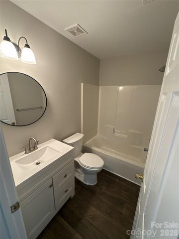 7519 Eurostar Drive, Charlotte, NC 28213