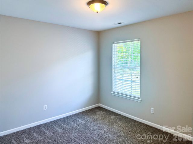 7519 Eurostar Drive, Charlotte, NC 28213