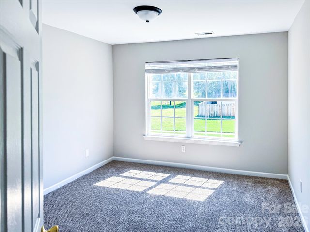7519 Eurostar Drive, Charlotte, NC 28213