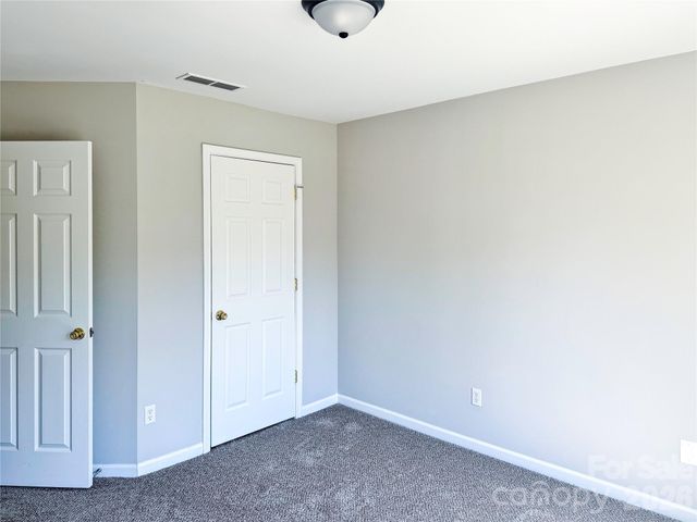 7519 Eurostar Drive, Charlotte, NC 28213