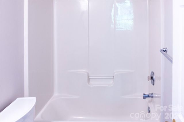 7519 Eurostar Drive, Charlotte, NC 28213