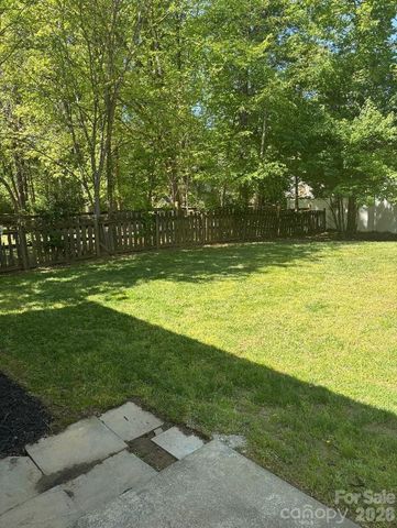 7519 Eurostar Drive, Charlotte, NC 28213