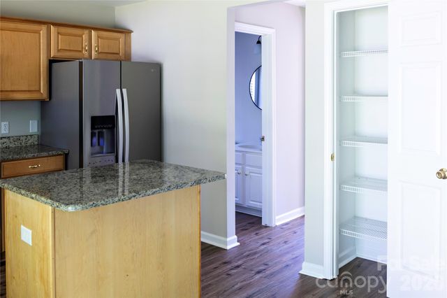 7519 Eurostar Drive, Charlotte, NC 28213