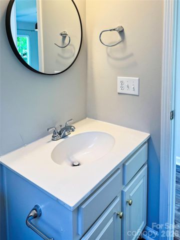 7519 Eurostar Drive, Charlotte, NC 28213