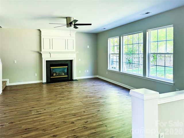 7519 Eurostar Drive, Charlotte, NC 28213