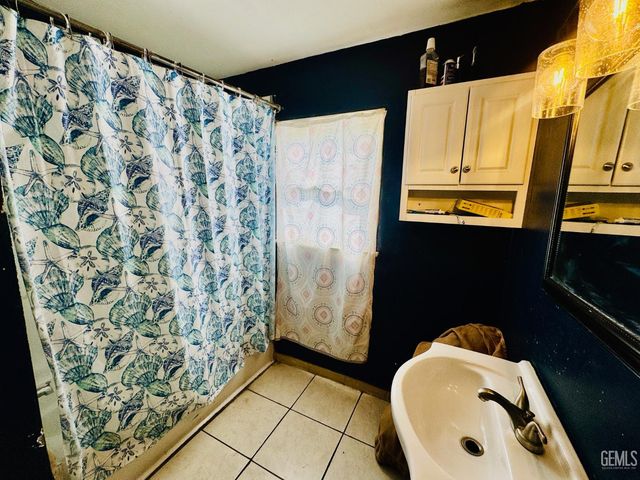 1807 Shamrock Way, Bakersfield, CA 93304