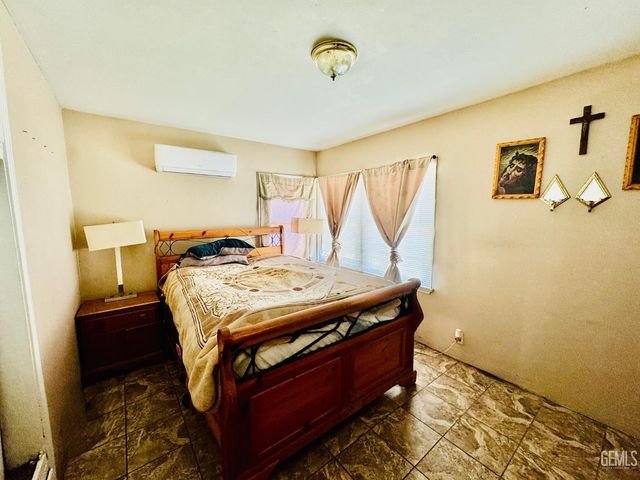 1807 Shamrock Way, Bakersfield, CA 93304