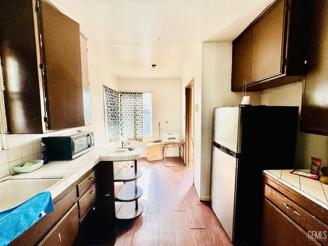 1807 Shamrock Way, Bakersfield, CA 93304