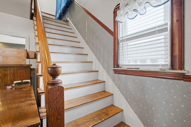 8 Jefferson Ave, Taunton, MA 02780