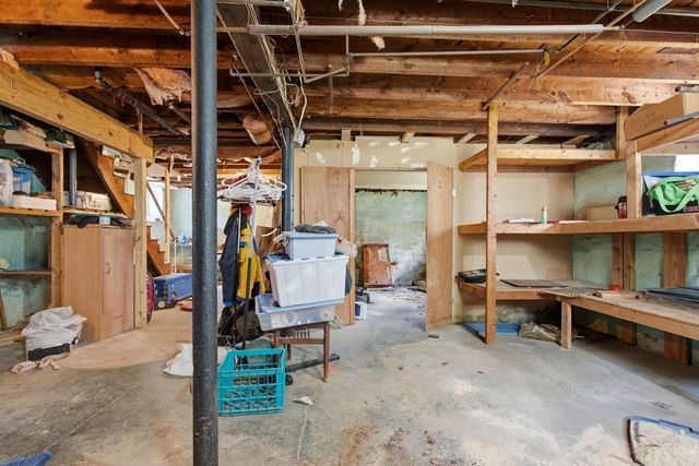 8 Jefferson Ave, Taunton, MA 02780