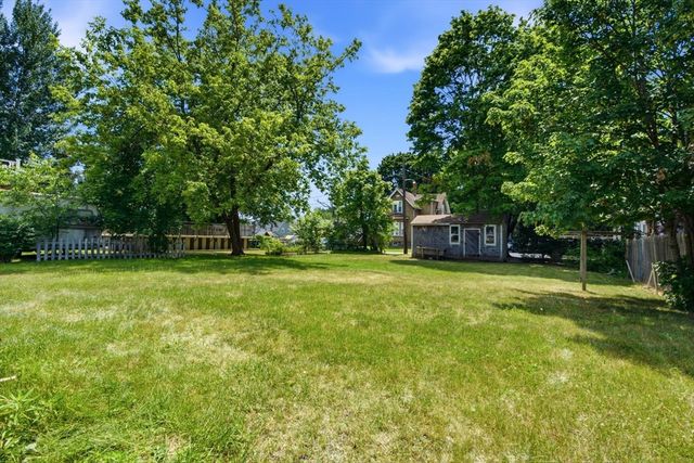 8 Jefferson Ave, Taunton, MA 02780