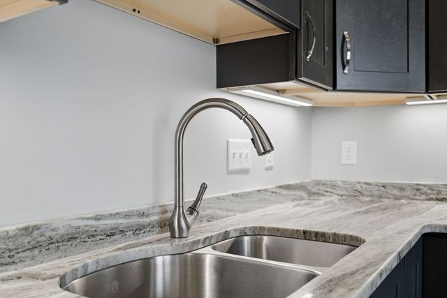 8 Jefferson Ave, Taunton, MA 02780