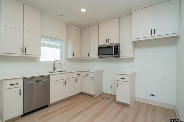 392 Alexander Street, Kilgore, TX 75662