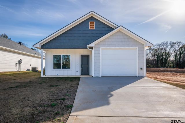 392 Alexander Street, Kilgore, TX 75662