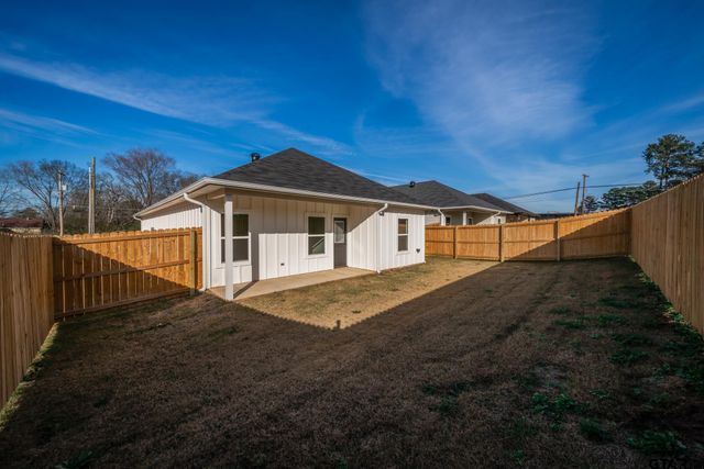 392 Alexander Street, Kilgore, TX 75662