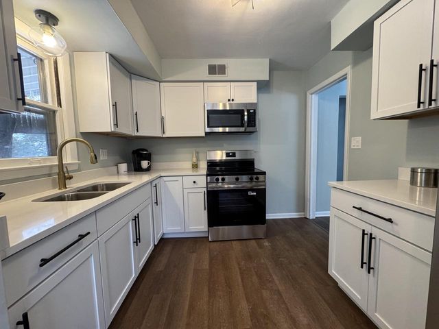 9331 W Elmore AVENUE, Milwaukee, WI 53222