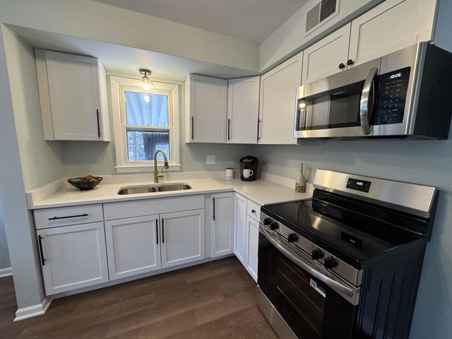 9331 W Elmore AVENUE, Milwaukee, WI 53222