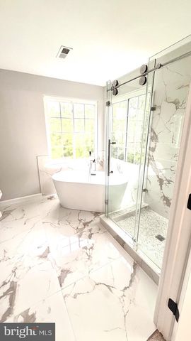 26121 NIMBLETON SQ, Chantilly, VA 20152