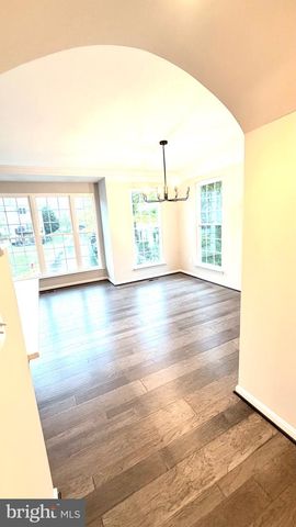 26121 NIMBLETON SQ, Chantilly, VA 20152