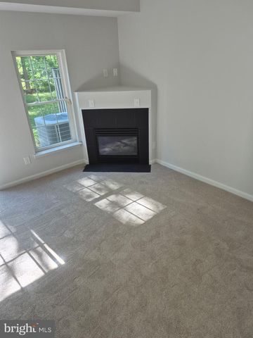 26121 NIMBLETON SQ, Chantilly, VA 20152