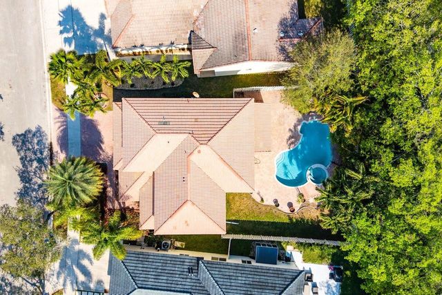 1325 Camellia Circle, Weston, FL 33326