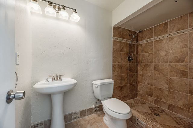 5612 Pearce Street, The Colony, TX 75056