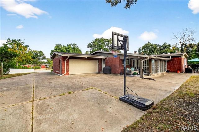 833 Twosome Court, Ballwin, MO 63011