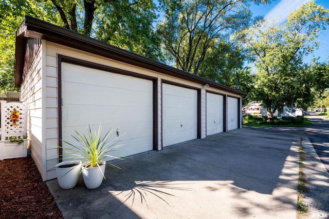 2809 N MISSOURI Avenue, Peoria, IL 61603