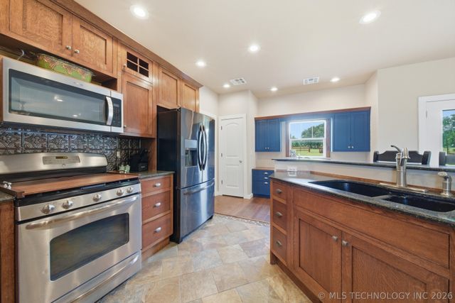 14252 E Lake Drive, Claremore, OK 74017