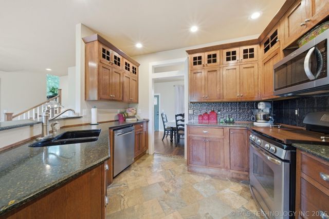 14252 E Lake Drive, Claremore, OK 74017