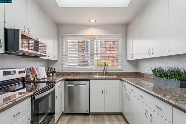 405 Centre Ct, Alameda, CA 94502