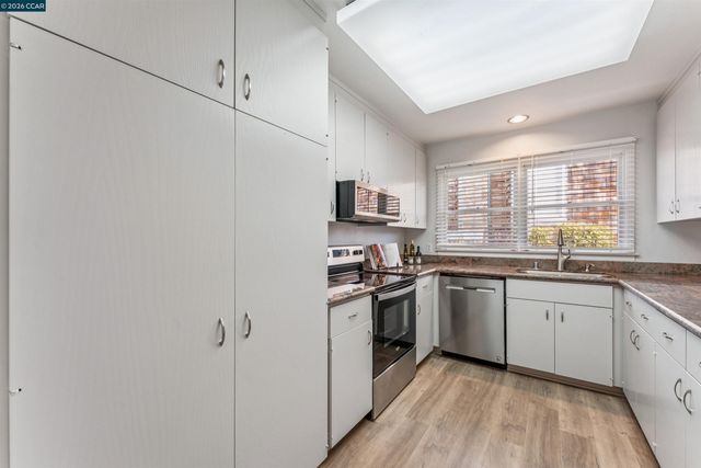 405 Centre Ct, Alameda, CA 94502