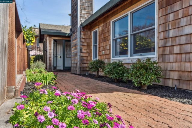 405 Centre Ct, Alameda, CA 94502