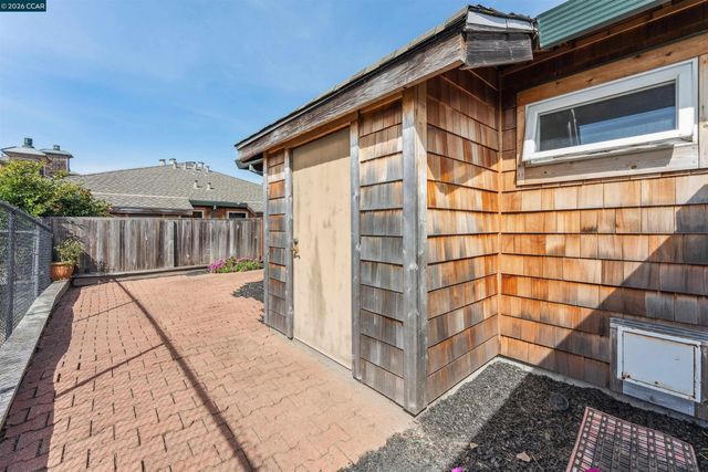 405 Centre Ct, Alameda, CA 94502