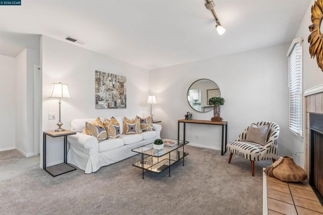 405 Centre Ct, Alameda, CA 94502