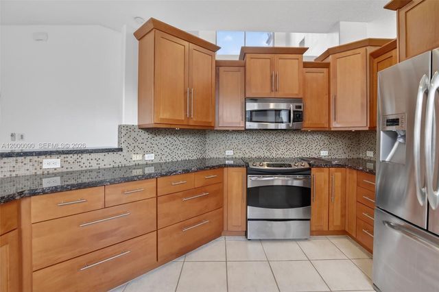 19018 NW 23rd Pl, Pembroke Pines, FL 33029